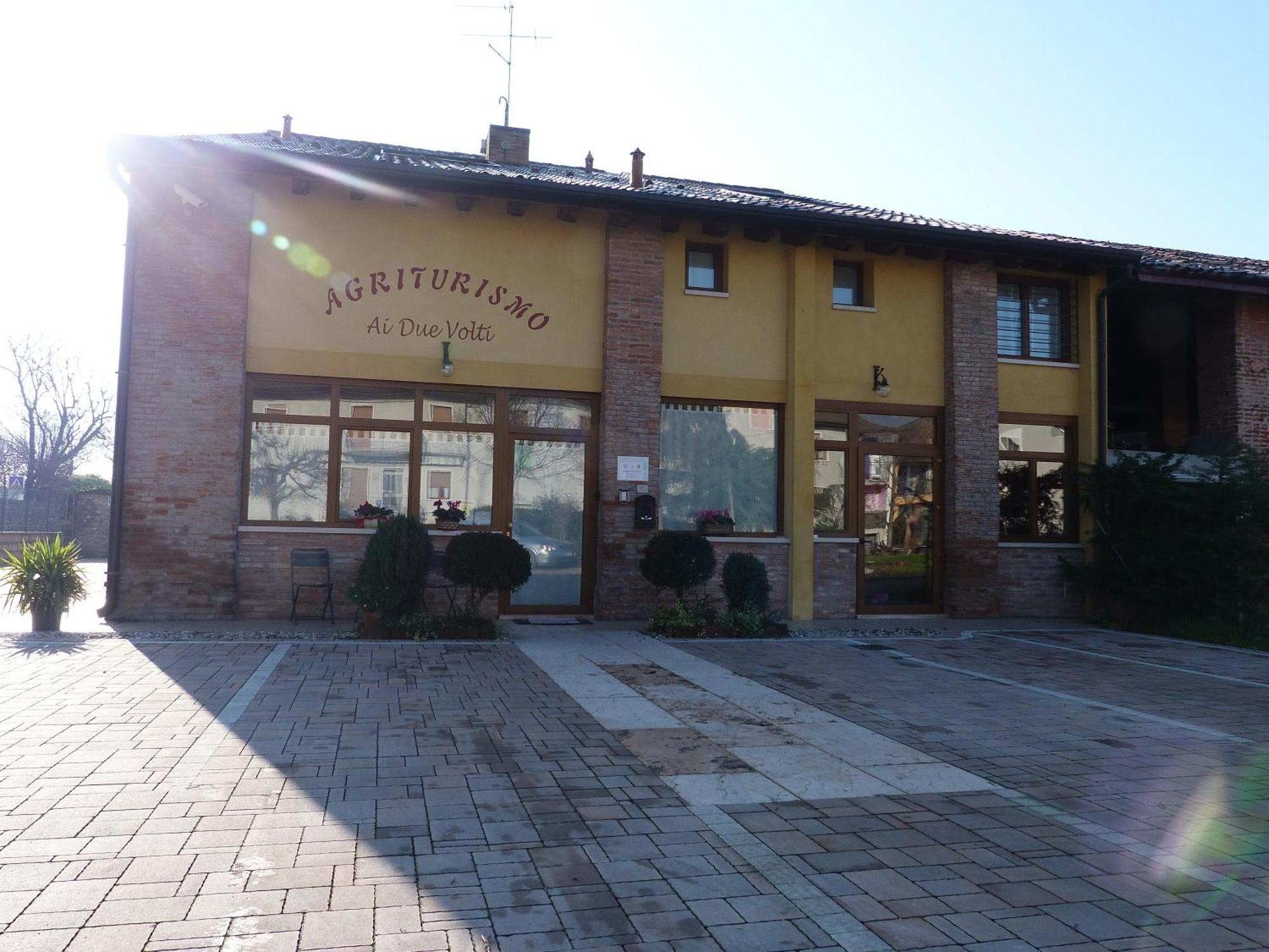 Agriturismo Ai Due Volti Dossobuono Exterior photo