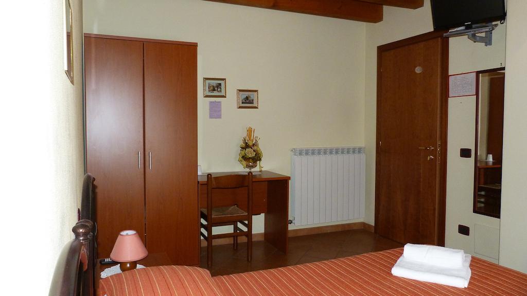 Agriturismo Ai Due Volti Dossobuono Room photo